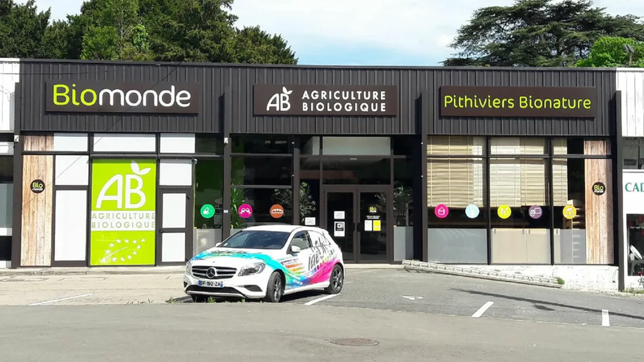 Façade du magasin Biomonde aménagée par ECRT.