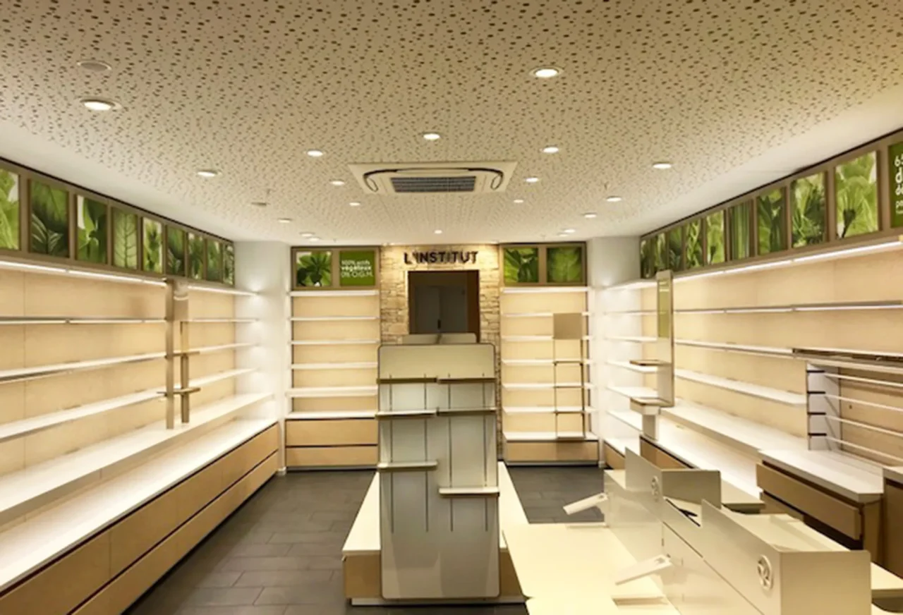 Espace détente aménagé par ECRT, offrant un cadre chaleureux et relaxant pour le bien-être des clients.