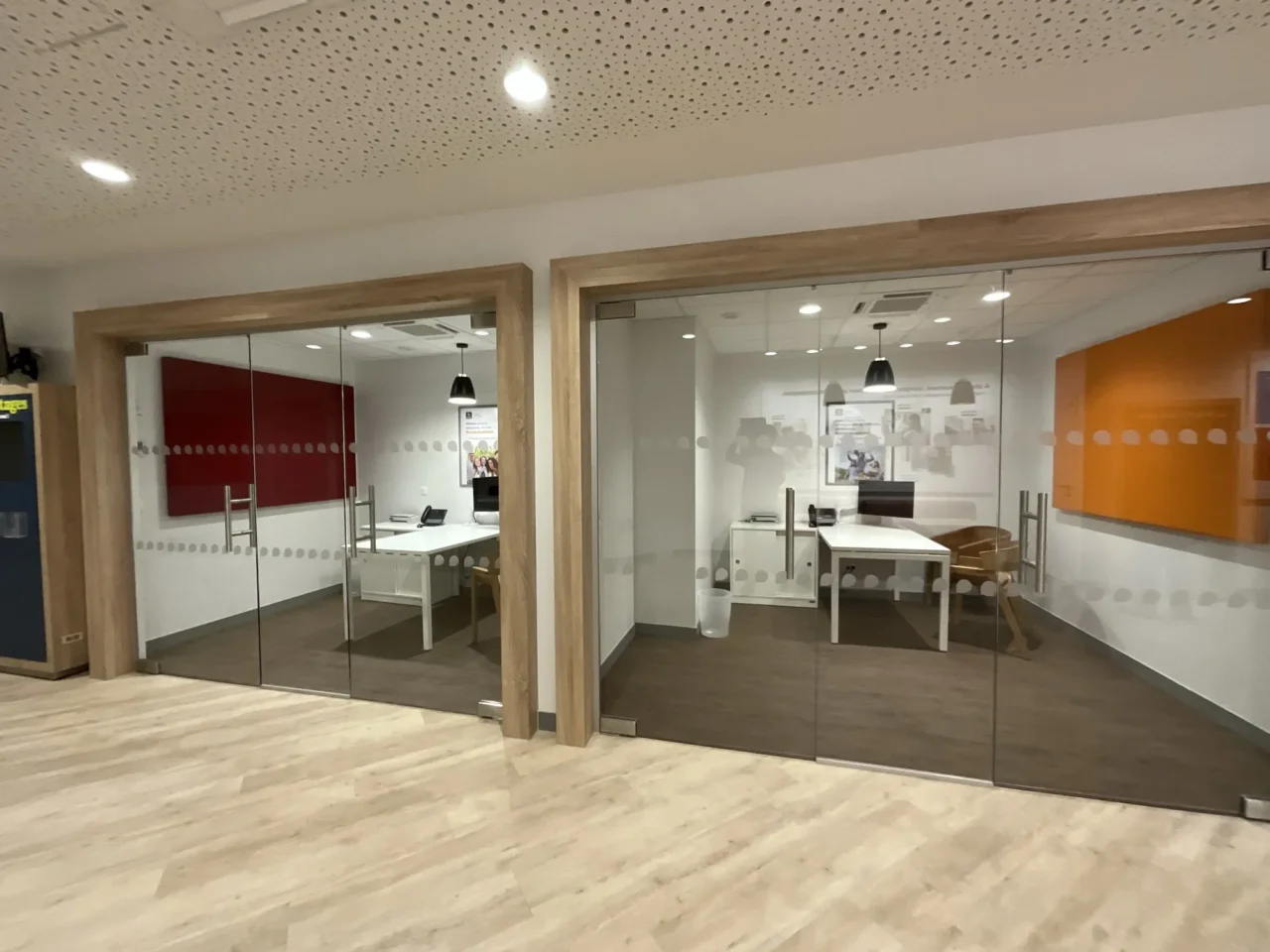 Conception d’espaces bureaux pour Macif par ECRT, avec une attention portée au design et à la praticité.