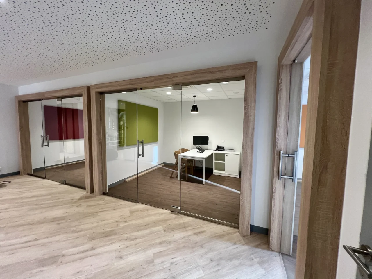 Réalisation d’un aménagement de bureaux Macif par ECRT, favorisant productivité et bien-être.