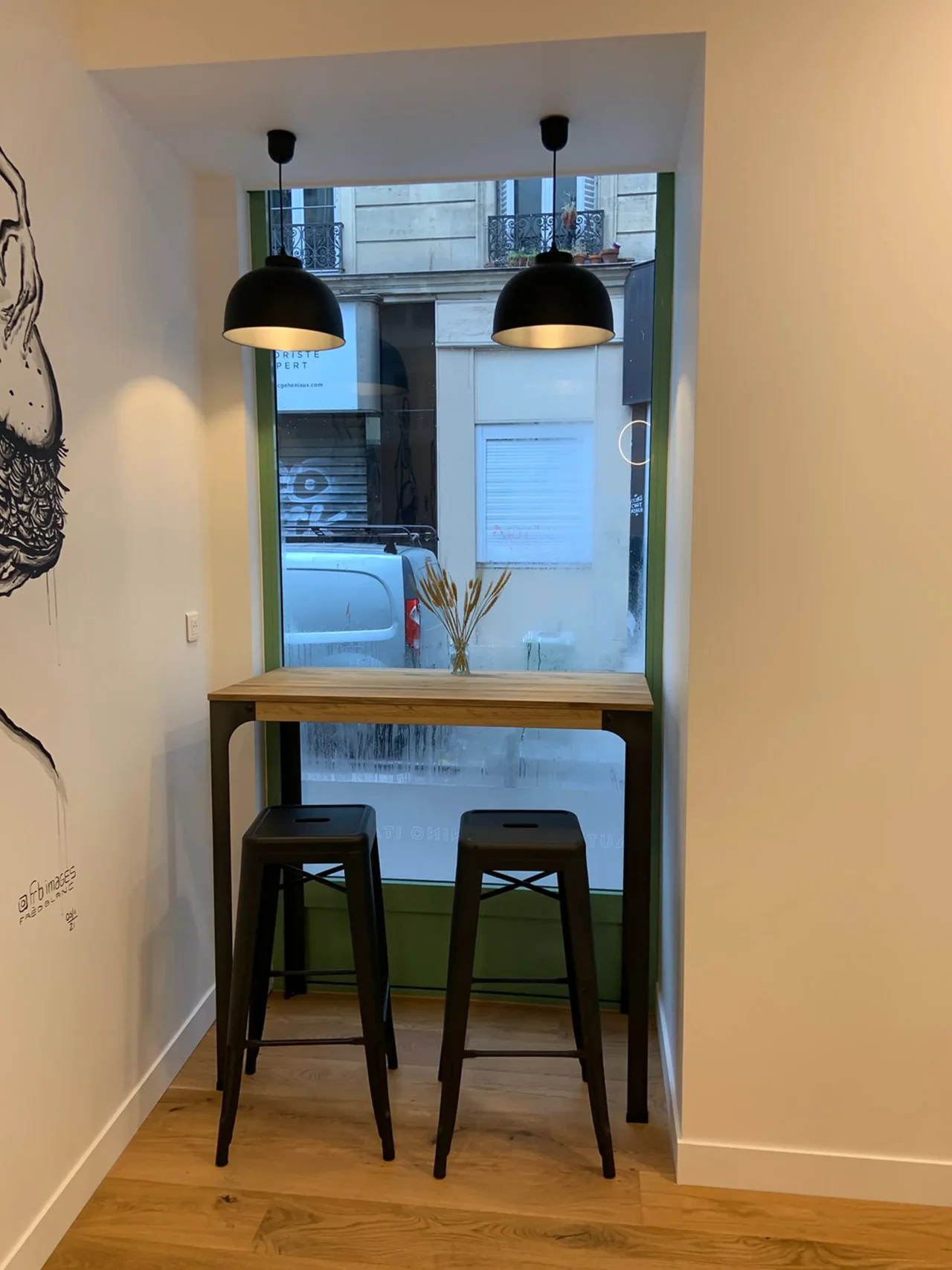 Réalisation d’un petit restaurant avec agencement optimisé pour convivialité par ECRT.